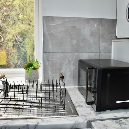 Luxury 2 Bedroom Apartment, Parking, Few Minutes Walk From Wembley Stadium London Eksteriør billede