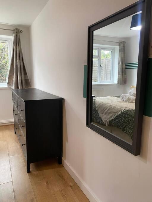 Luxury 2 Bedroom Apartment, Parking, Few Minutes Walk From Wembley Stadium London Eksteriør billede